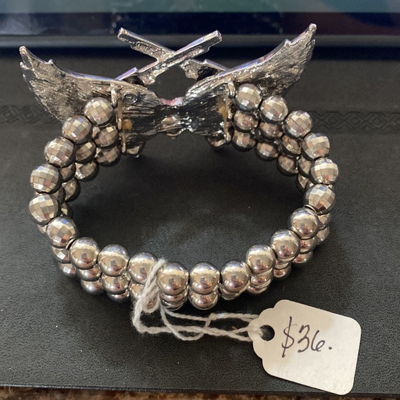 Stretch bracelet guns and wings with a heart in the middle - Picture 3 of 3